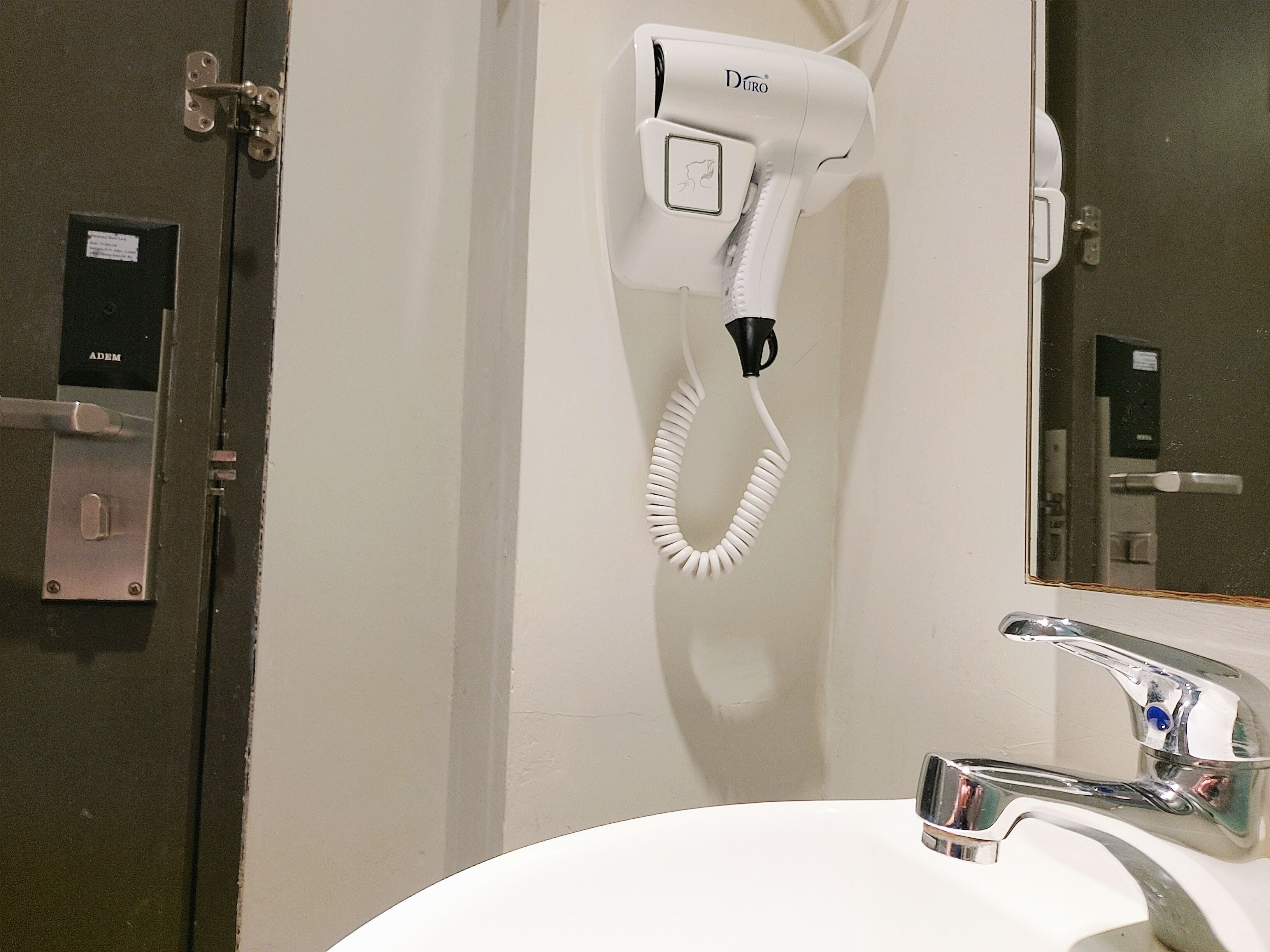 standard queen (without window) | in-room safe, desk, iron/ironing board, free wifi