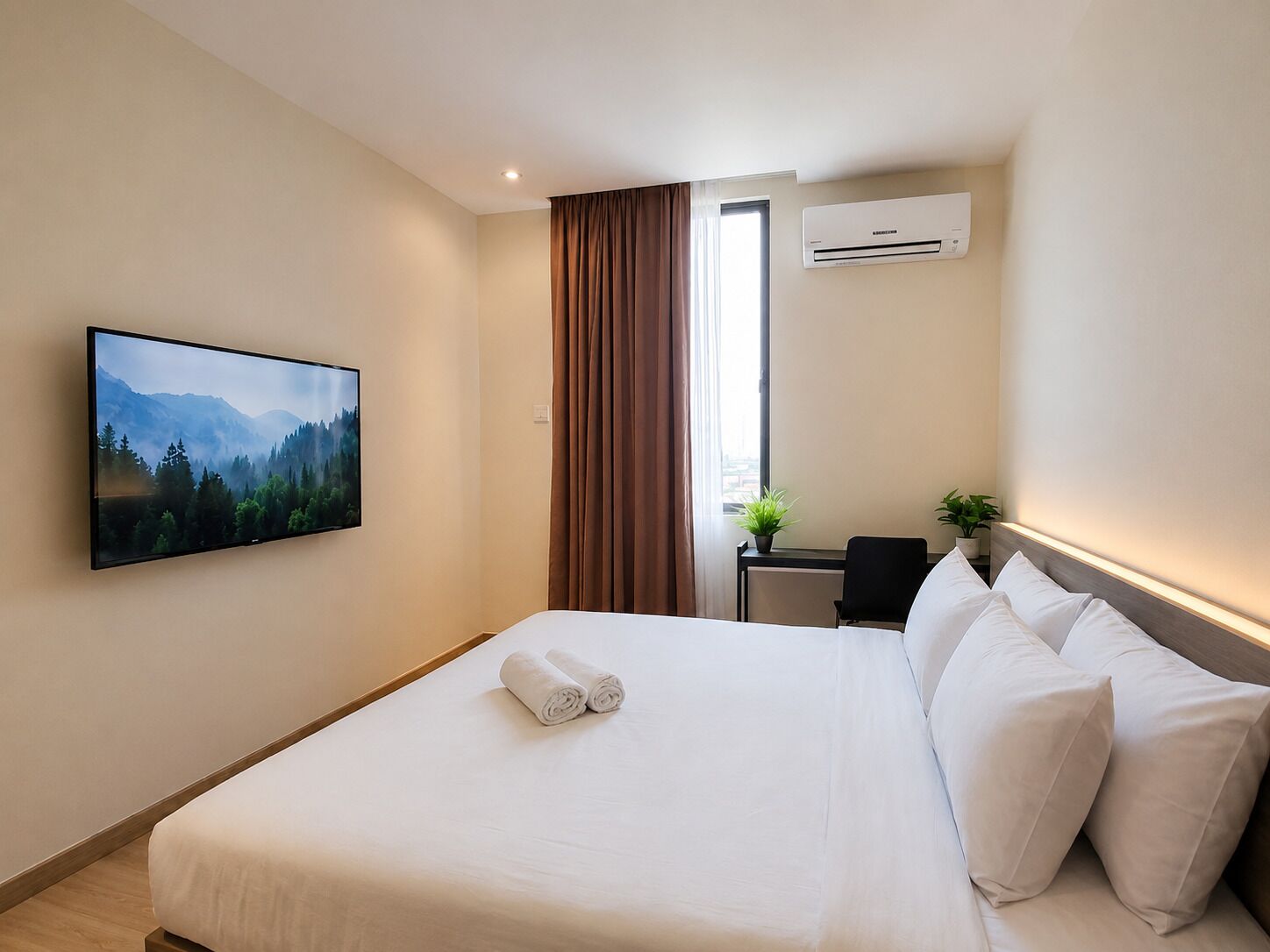 Chambre Supérieure, 1 très grand lit | Coffres-forts dans les chambres, bureau, fer et planche à repasser