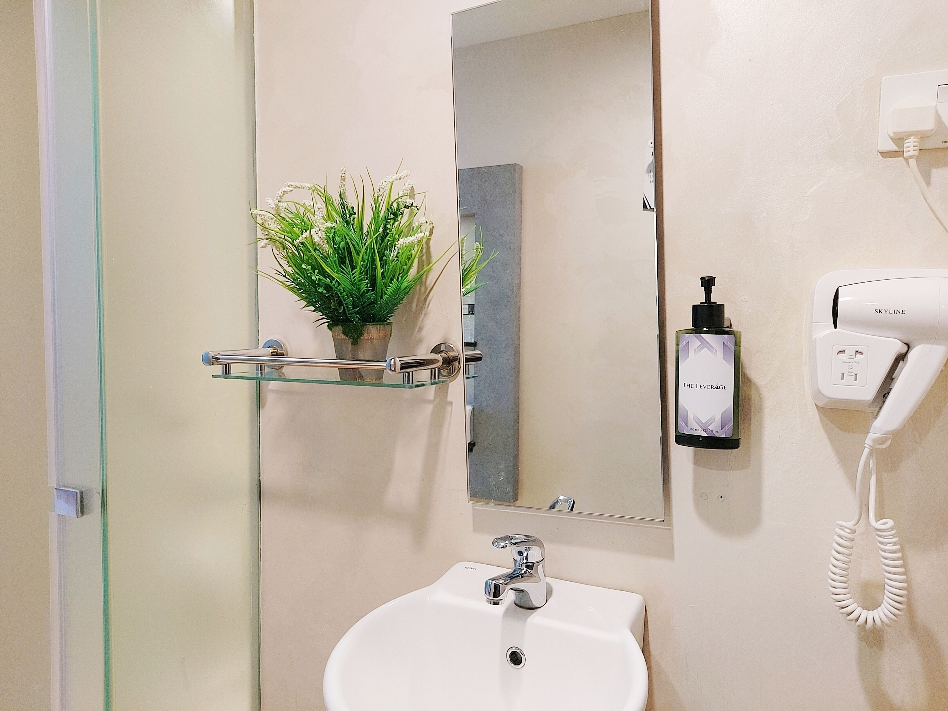 superior king | in-room safe, desk, iron/ironing board, free wifi