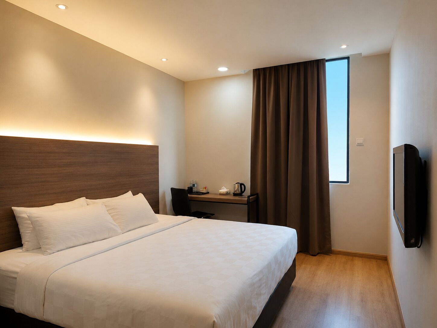 Superior King | In-room safe, desk, iron/ironing board, free WiFi