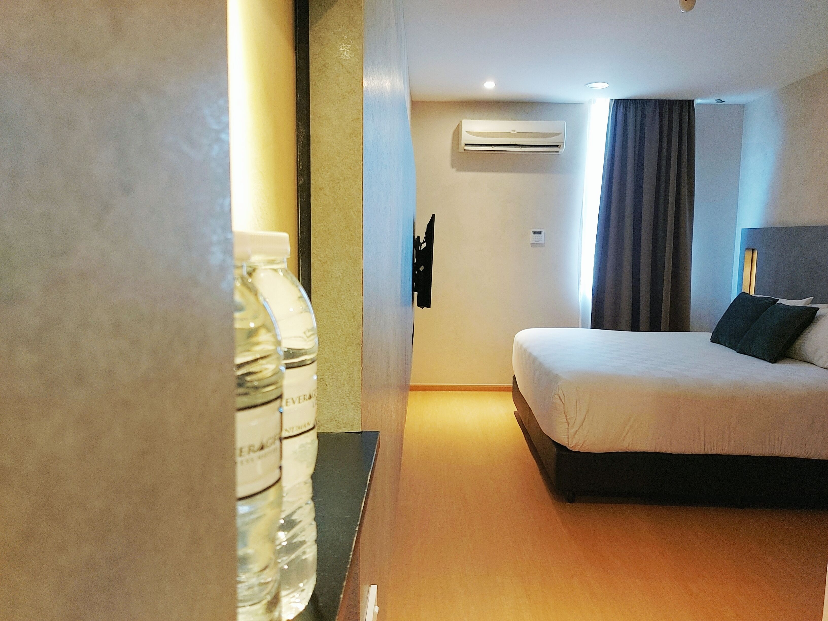 executive king | in-room safe, desk, iron/ironing board, free wifi