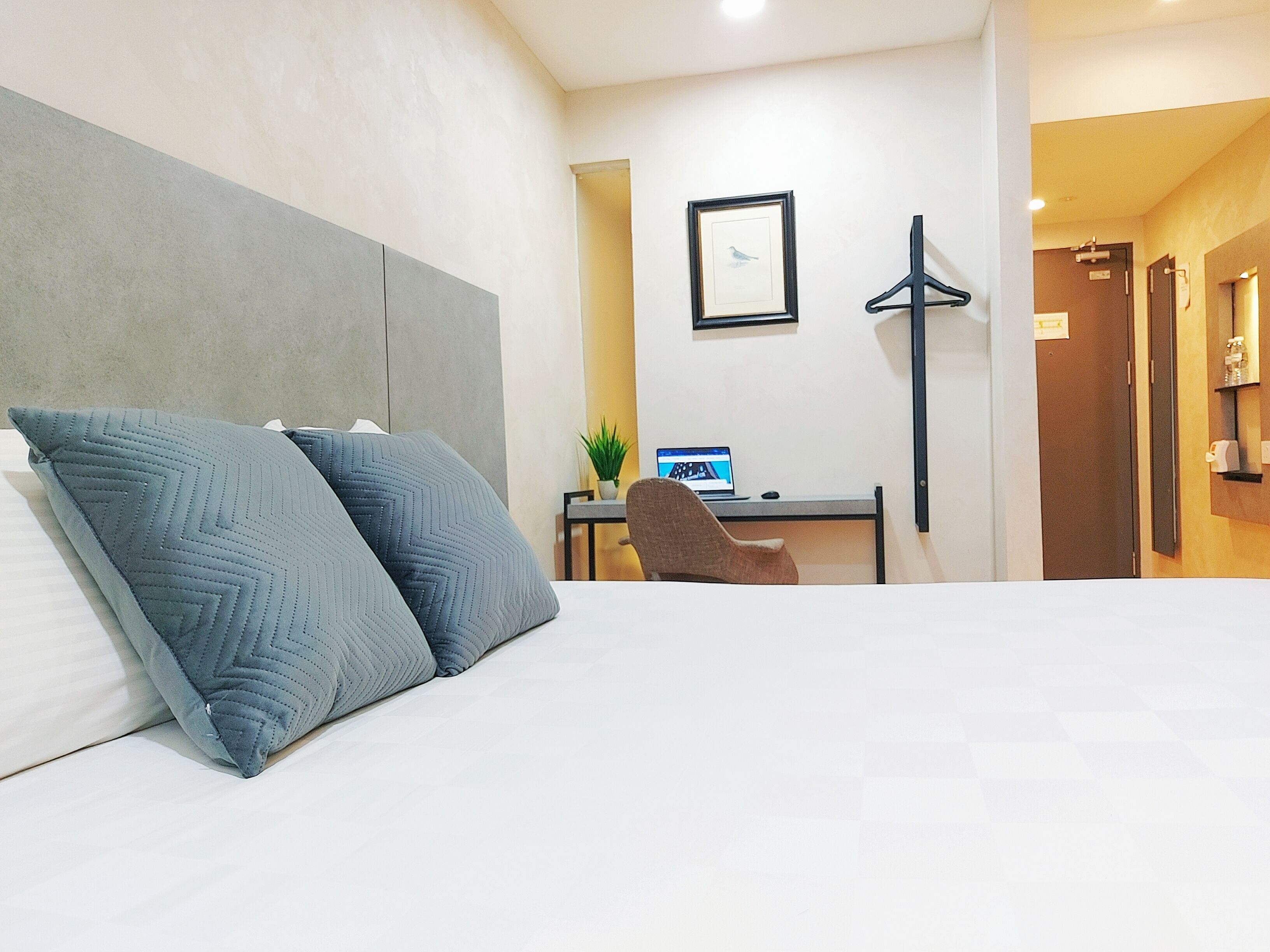 executive king | in-room safe, desk, iron/ironing board, free wifi