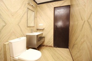 Regadera y amenidades de baño gratuitas 