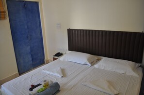 Standard Room, Multiple Bedrooms | Desk, iron/ironing board, rollaway beds, free WiFi - Hotel Kabli (New Delhi)