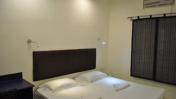 Standard Room, Multiple Bedrooms | Desk, iron/ironing board, rollaway beds, free WiFi