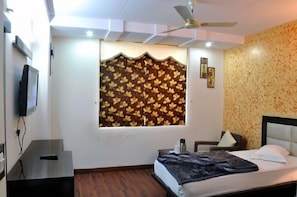 Rollaway beds, free WiFi