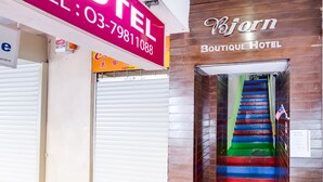 Pintu masuk properti