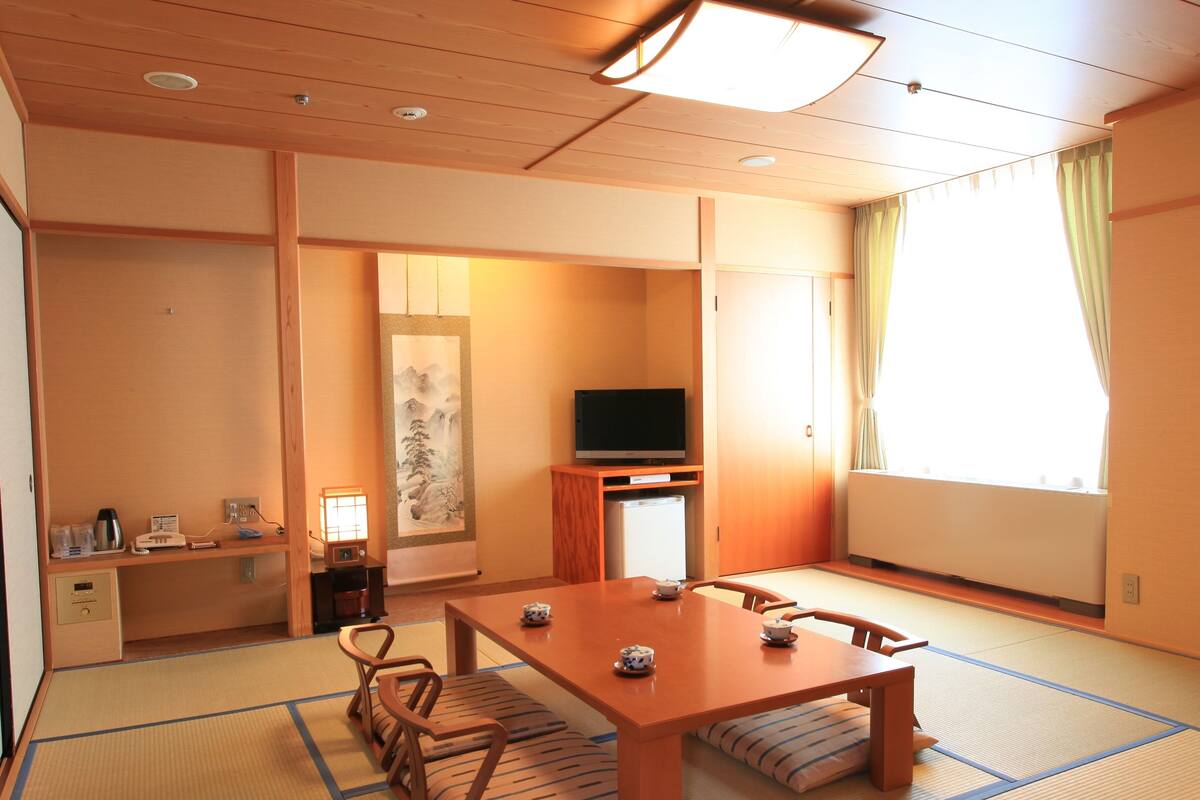 ห้องทราดิชันนัล, ปลอดบุหรี่ (Japanese Style) | โต๊ะทำงาน, ผ้าม่านกันแสง, Wi-Fi ฟรี, ผ้าปูที่นอน