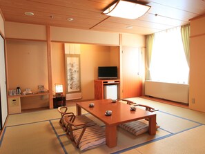 Japanese Style Room for 4 Guests, Non Smoking | Desk, blackout drapes, free WiFi, bed sheets - Hiroshima City Bunka Koryu Kaikan (Hiroshima)