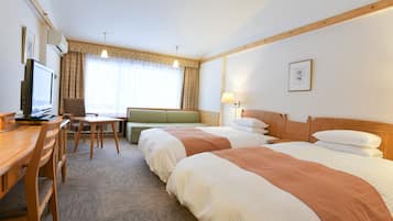 Deluxe Twin Room | In-room safe, desk, iron/ironing board, free WiFi