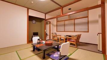 Japanese Style Room | In-room safe, free WiFi, bed sheets