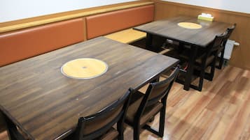 Daily full breakfast (JPY 1000 per person)