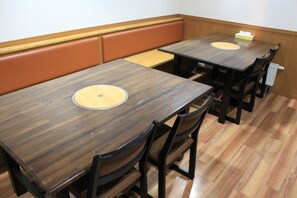 Daily full breakfast for a fee - Tsuru Apartments (Furano)