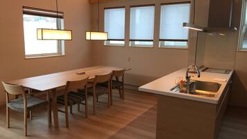 Luxury Cottage, 4 Bedrooms | In-room dining