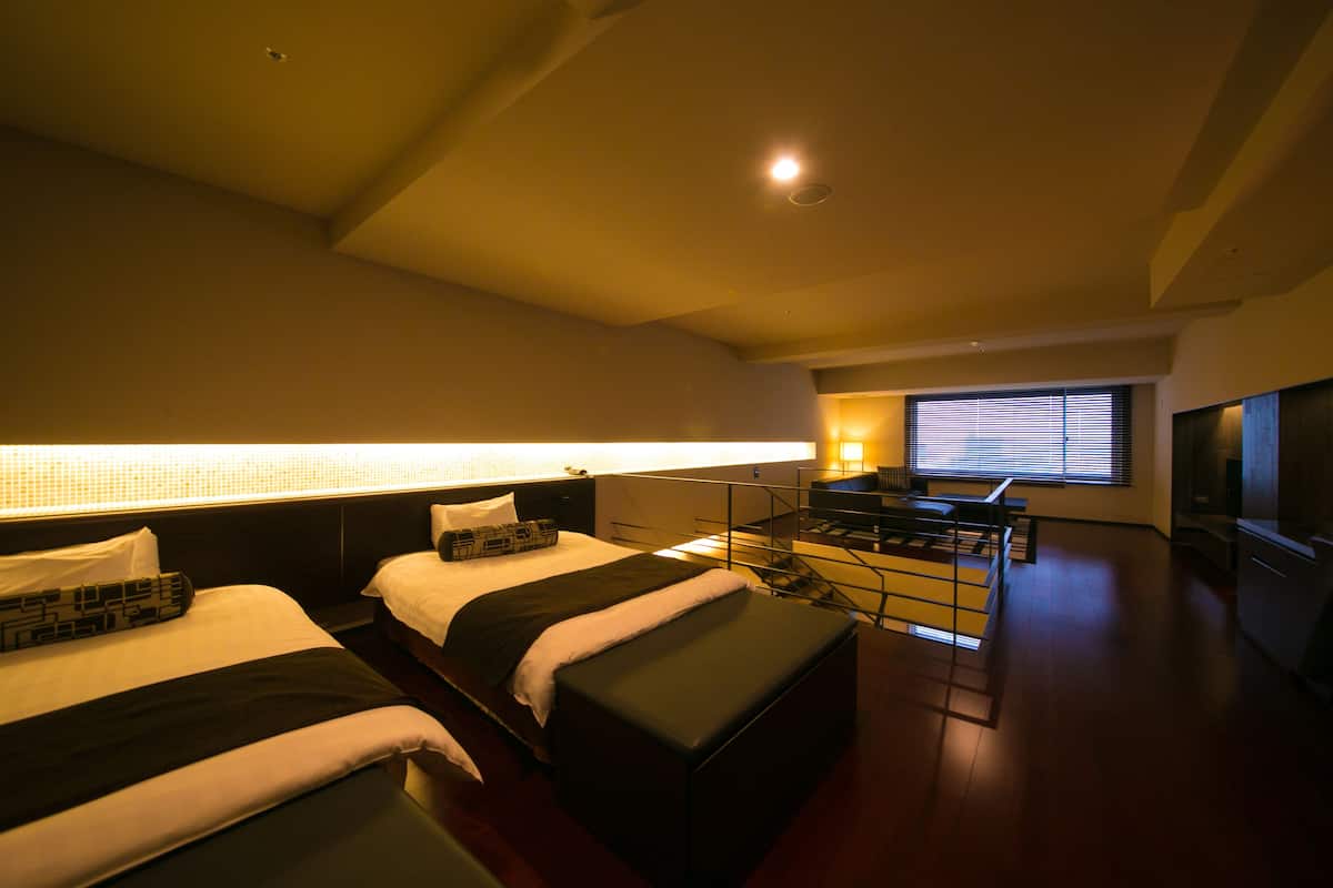 Premium bedding, in-room safe, desk, blackout curtains
