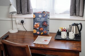 Desk, free WiFi - Cocked Hat Hotel by Greene Kings Inns (Coventry)