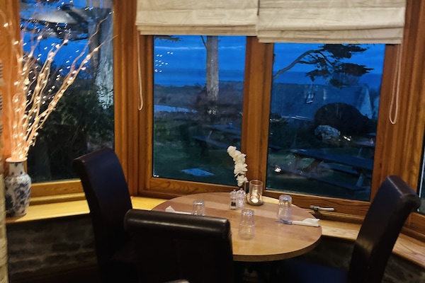 Ocean views, serves lunch and dinner