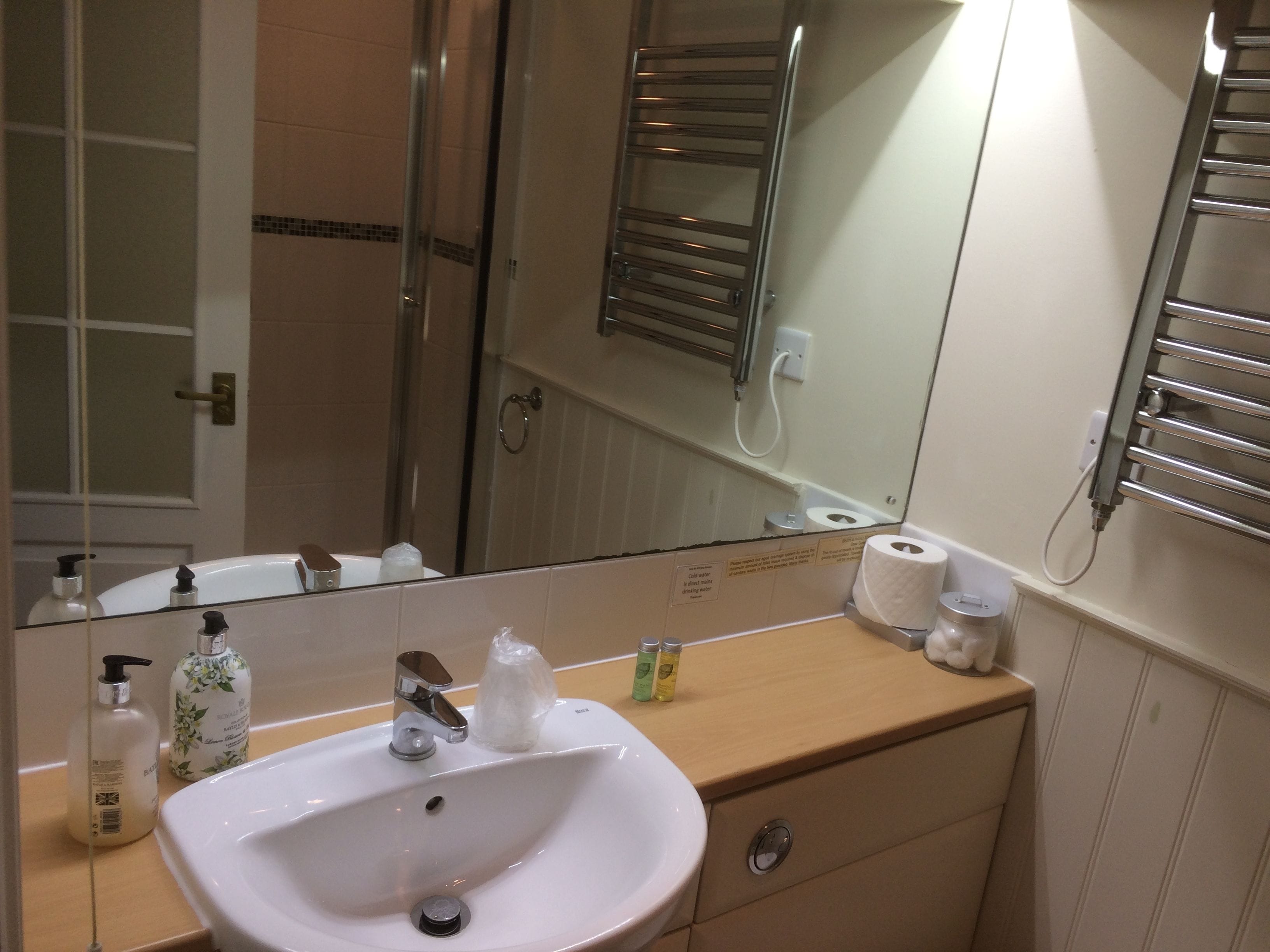 standard double room, sea view | bathroom | shower, free toiletries, hair dryer, towels