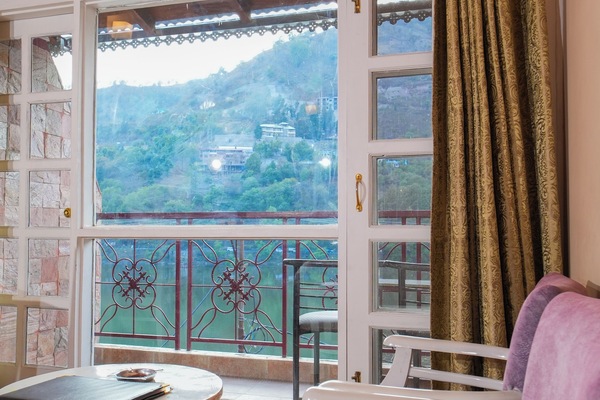 Lake Facing Non AC Deluxe Room on First Floor | Göl manzarası