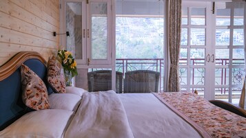 Ropa de cama de alta calidad y escritorio