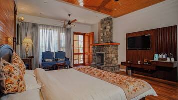 Ropa de cama de alta calidad y escritorio