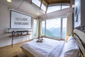 Deluxe-rum - icke-rökare - utsikt mot bergen | Individuell inredning, unika möbler och ljudisolering