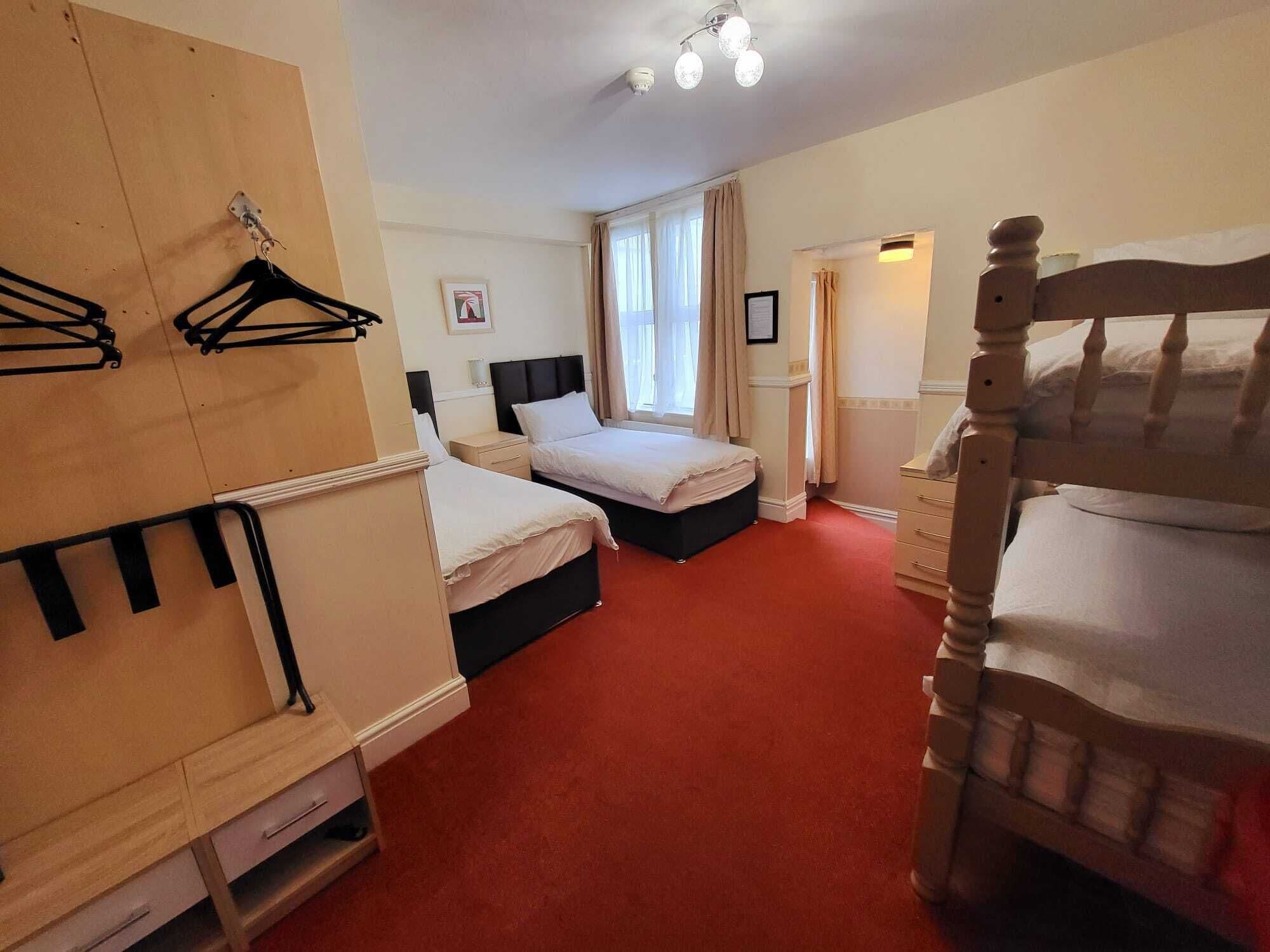 Quadruple Room | Iron/ironing board, free WiFi, bed sheets