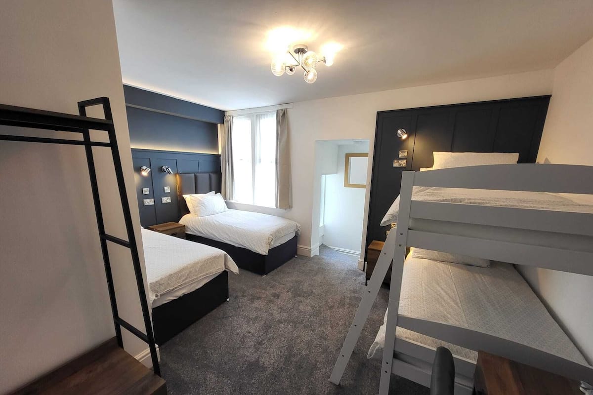 Chambre Quadruple | Fer et planche Ă repasser, Wi-Fi gratuit, draps fournis