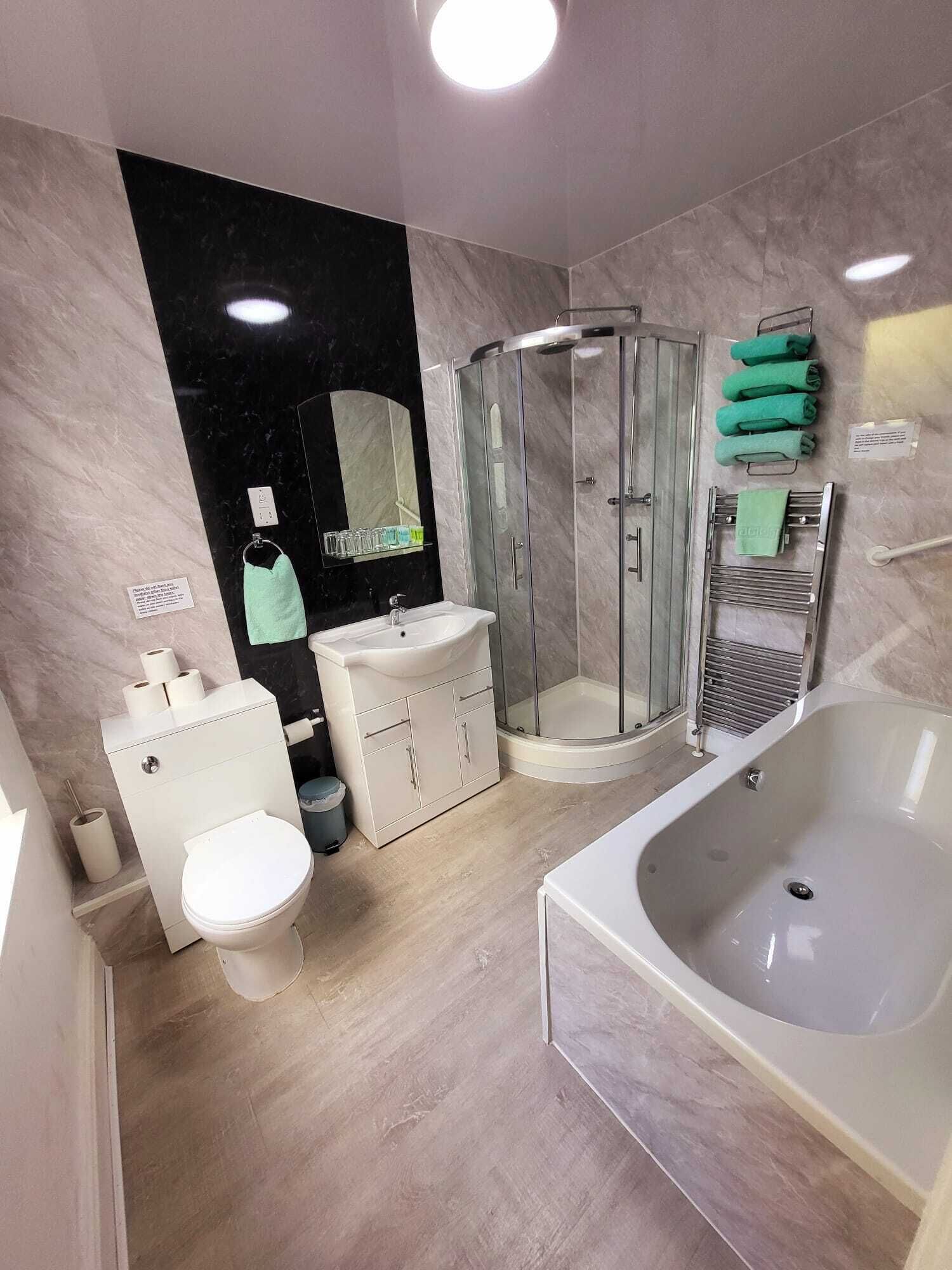 Family Room | Bathroom | Shower, towels