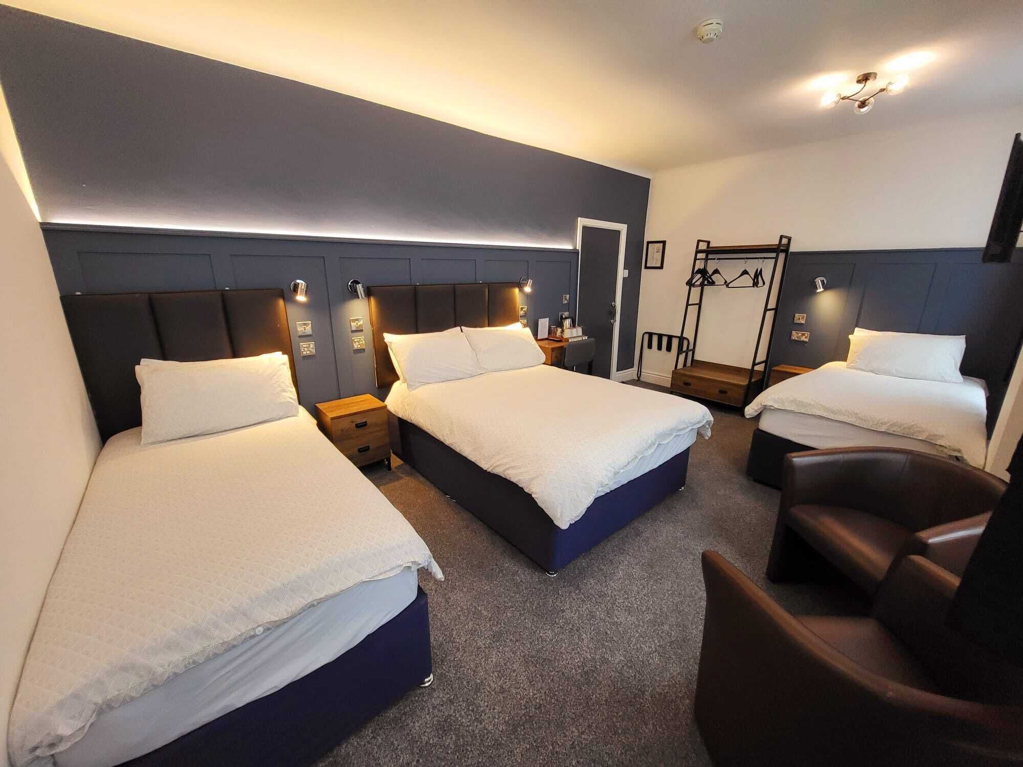 Chambre Familiale | Fer et planche à repasser, Wi-Fi gratuit, draps fournis