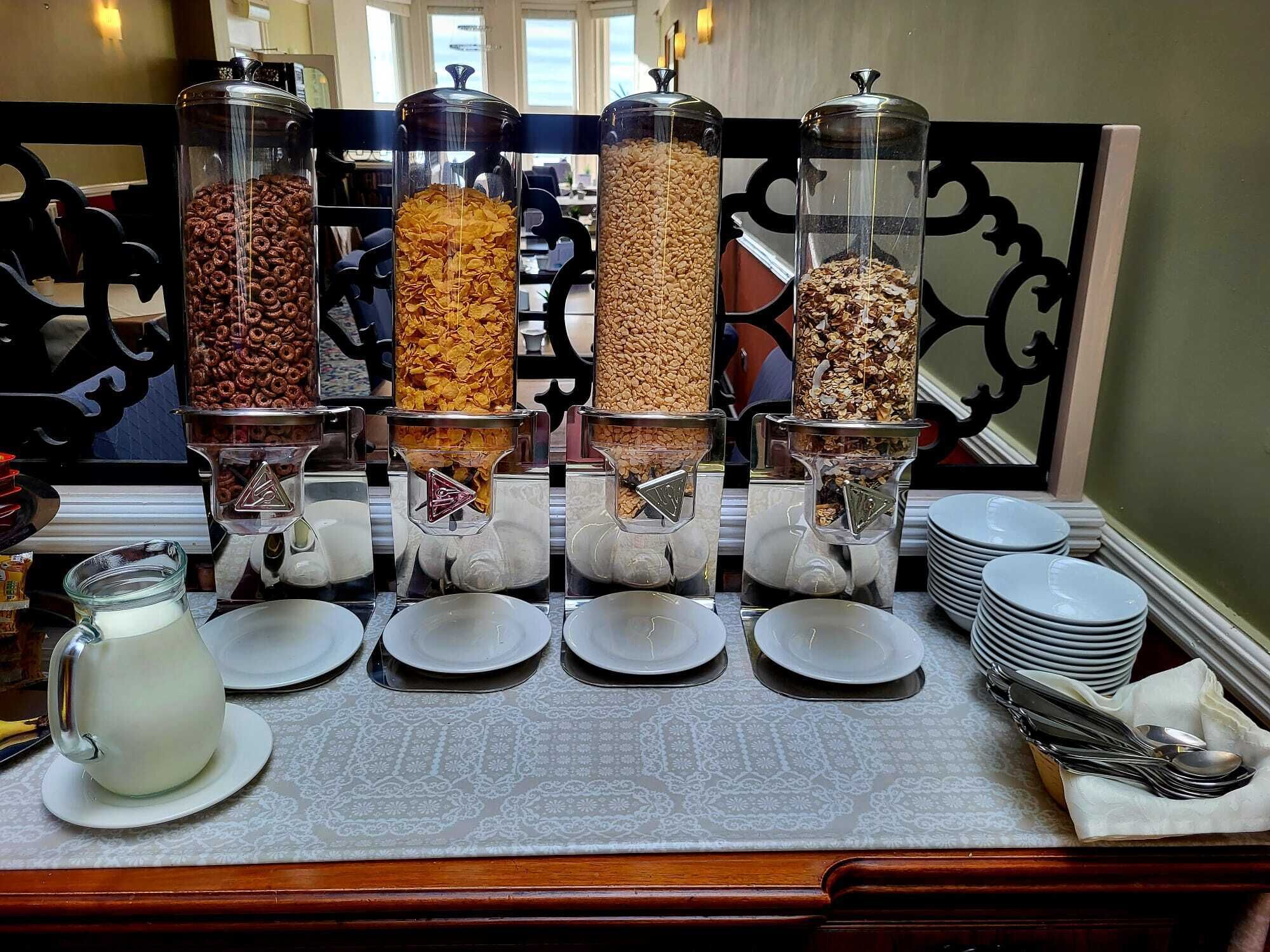 Petit déjeuner complet (10 GBP par personne)