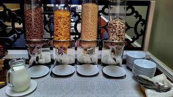 Petit déjeuner complet (10 GBP par personne)