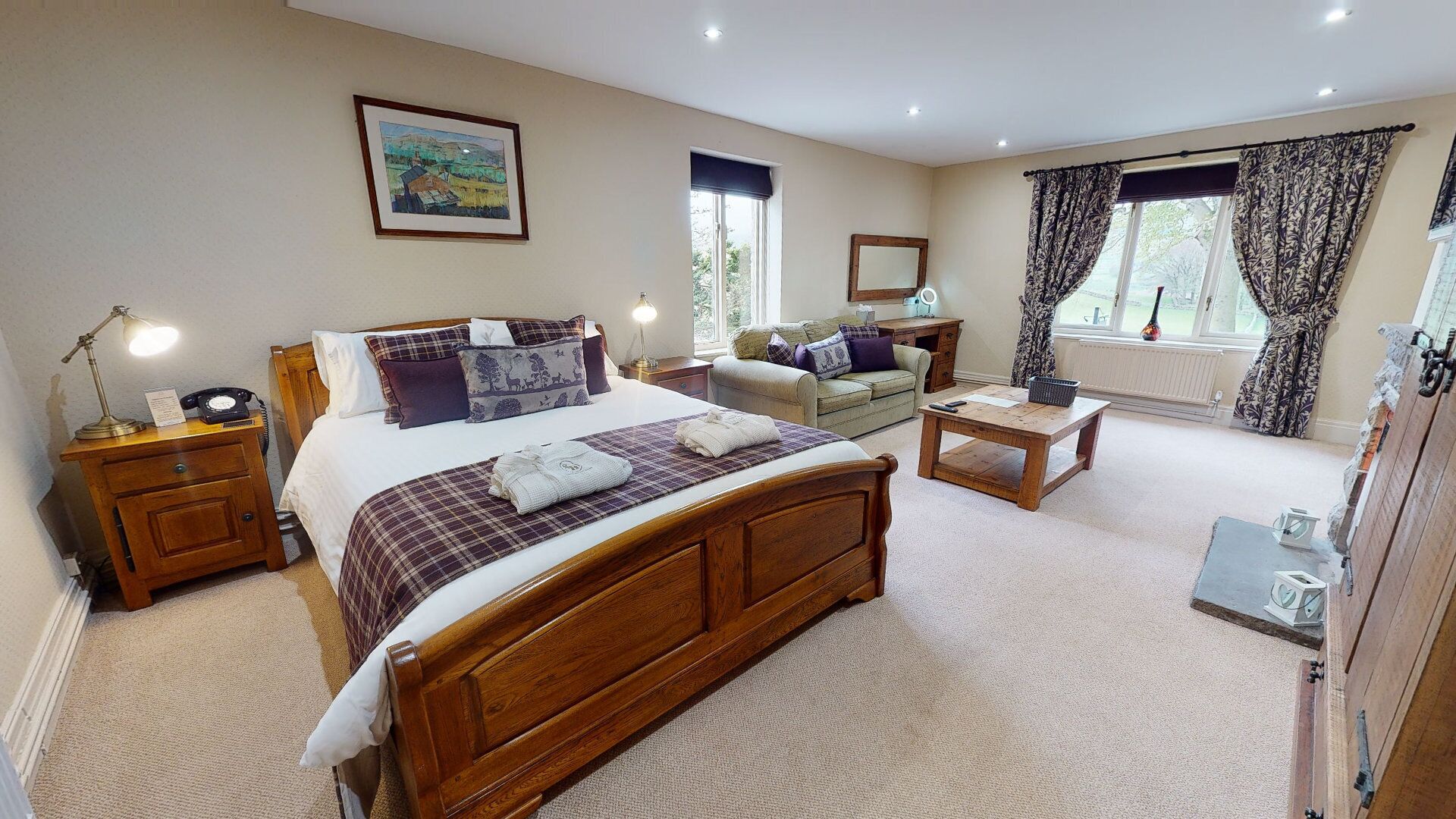 Junior Double Room, 1 King Bed | Hypo-allergenic bedding, desk, blackout curtains, free WiFi