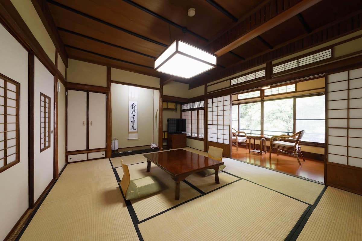 Traditionele driepersoonskamer, gemeenschappelijke badkamer (Japanese Style) | Een kluis op de kamer, gratis wifi