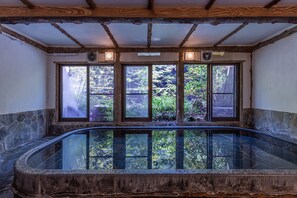 Hair dryer, bidet, towels - Ichinoyu Honkan (Hakone)