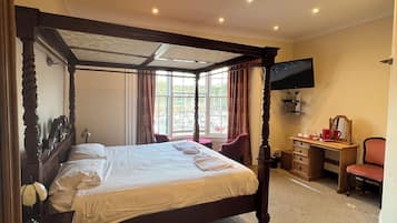 Executive Room, Harbour View (Four Poster Bed) | Select Comfort beds, free WiFi
