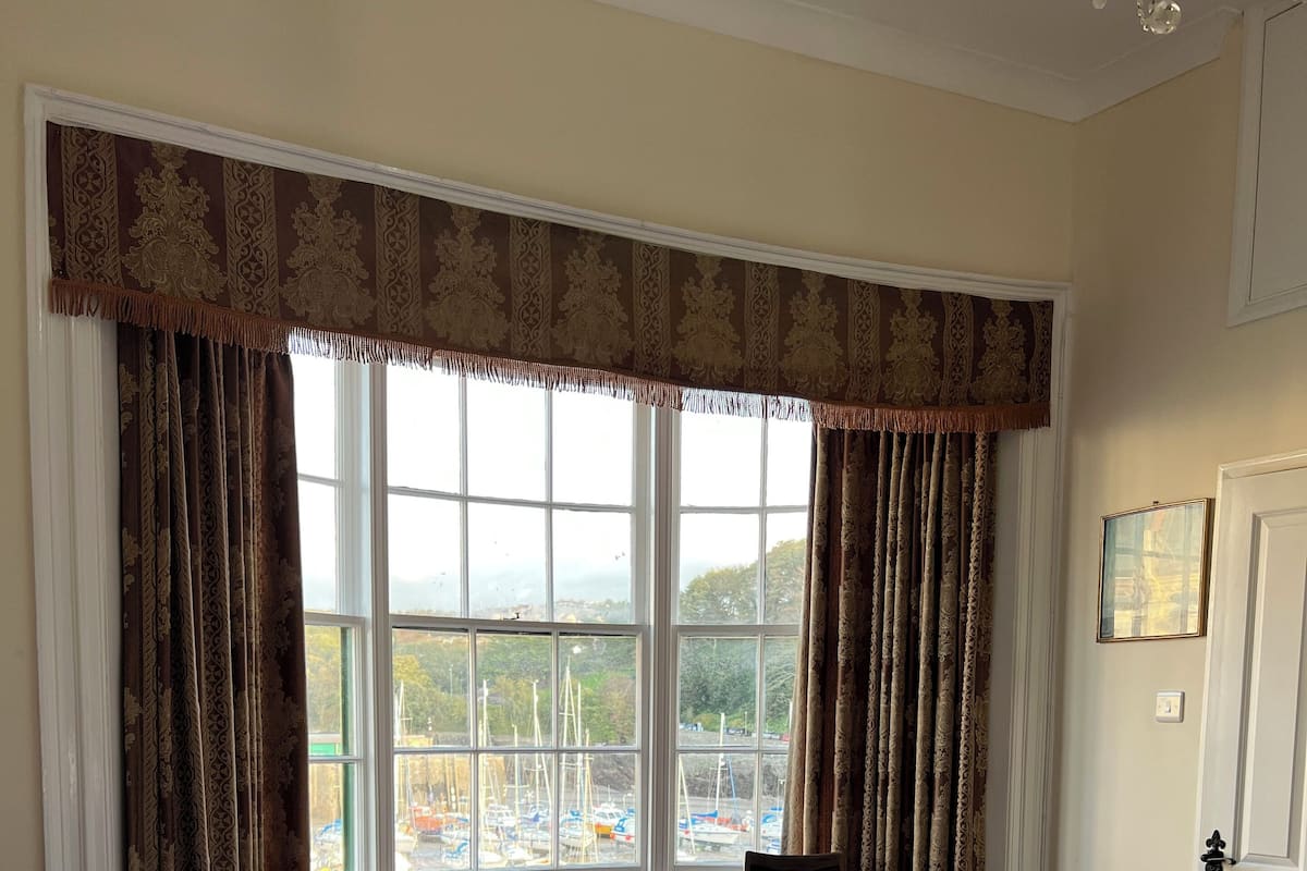 Quarto casal superior, vista para o porto | Camas Select Comfort, Wi-Fi de cortesia