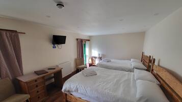 Habitación cuádruple (2 doubles) | Camas Select Comfort y wifi gratis