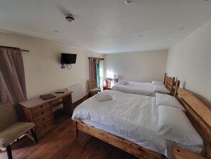 Quarto quádruplo (2 doubles) | Camas Select Comfort, Wi-Fi de cortesia