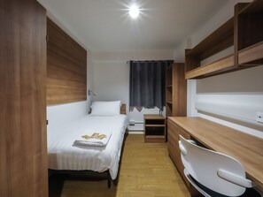 Standard Single Room, 1 Single Bed, Shared Bathroom | Desk, free WiFi - LSE High Holborn - Campus Accommodation (London)