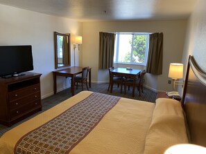 Iron/ironing board, rollaway beds, free WiFi, bed sheets - Airport Inn (South San Francisco)