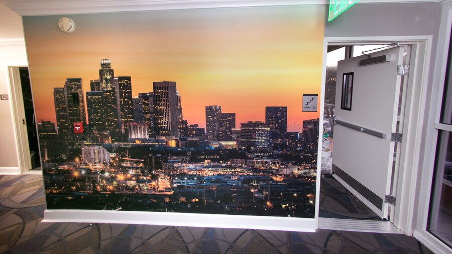 Metropolitan Inn & Suites