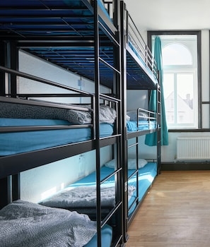 6 Bed Private Room (shared bathroom) | Free WiFi, bed sheets - NX London Hostel (London)