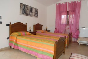 Minibar, caja de seguridad en la habitación y cortinas blackout