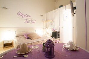 Design-Doppelzimmer, 1 Schlafzimmer, barrierefrei, Nichtraucher | Individuell dekoriert, individuell eingerichtet, Schreibtisch