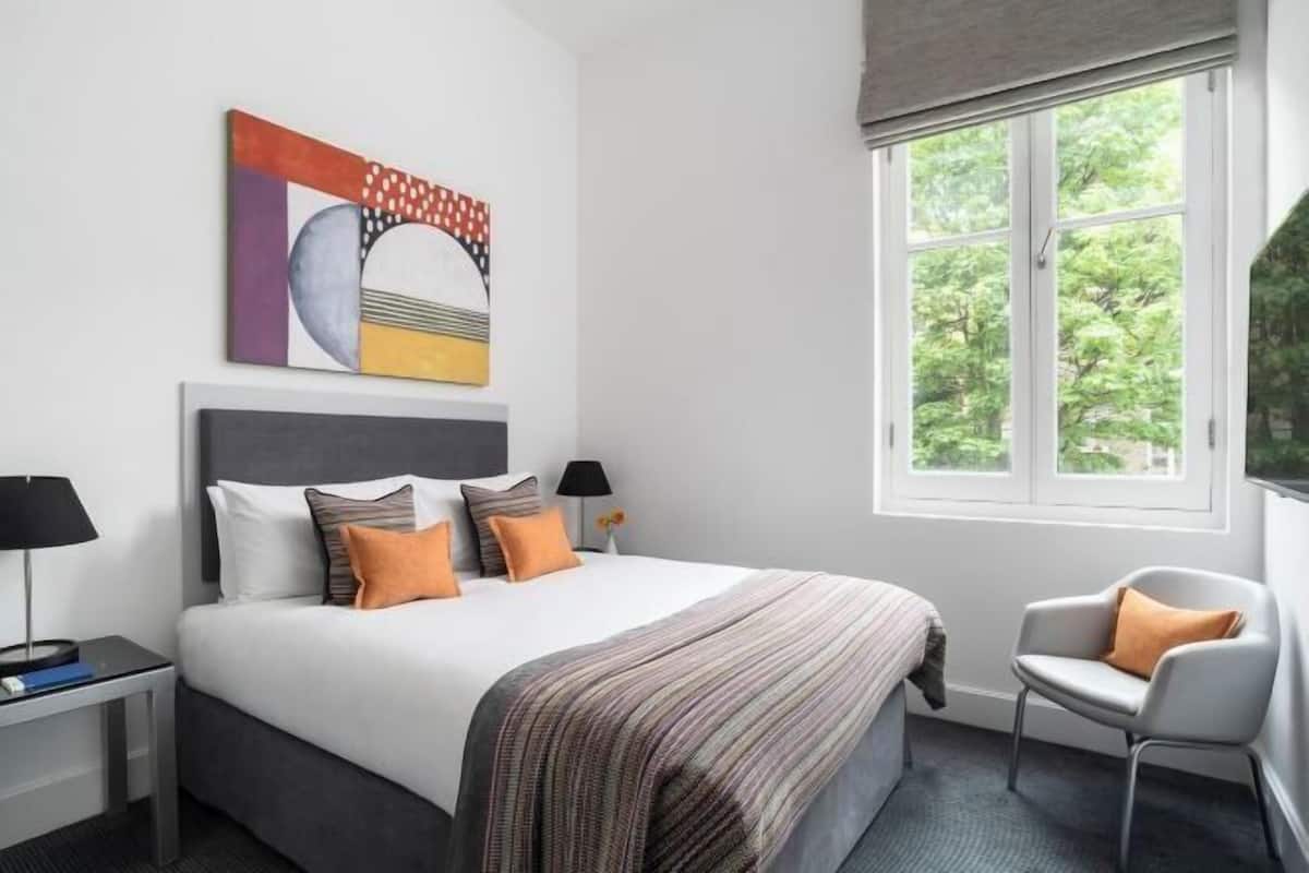 1 Schlafzimmer, Zimmersafe, individuell dekoriert