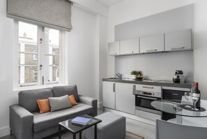 Studiosuite | Wohnbereich | Flachbildfernseher