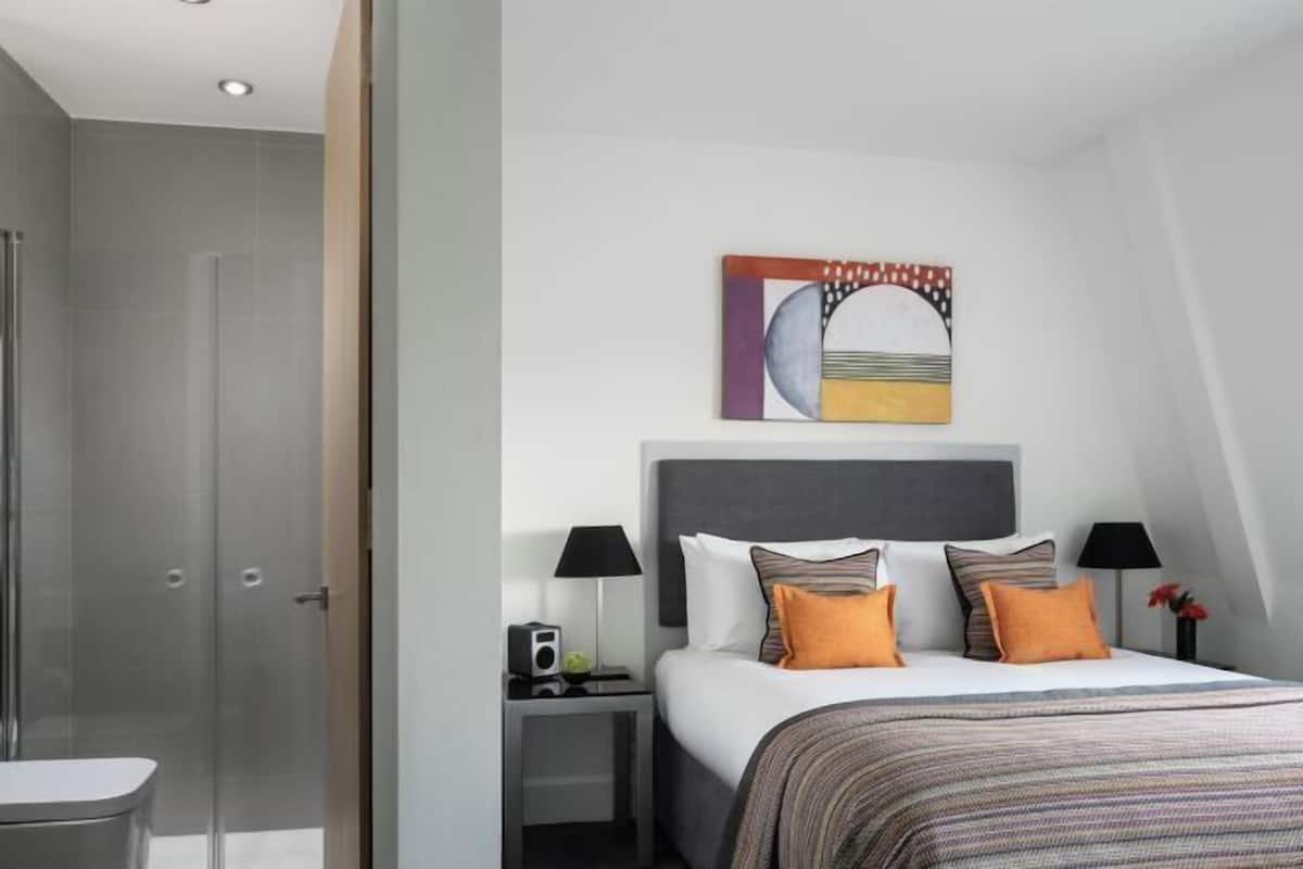 In-room safe, desk, laptop workspace, iron/ironing board