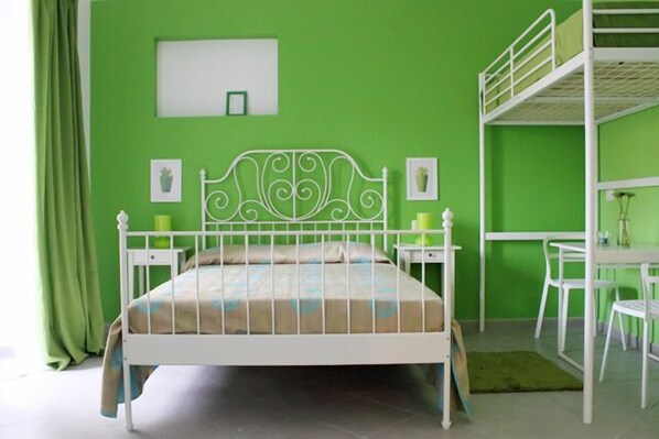 1 bedroom, premium bedding, desk, soundproofing