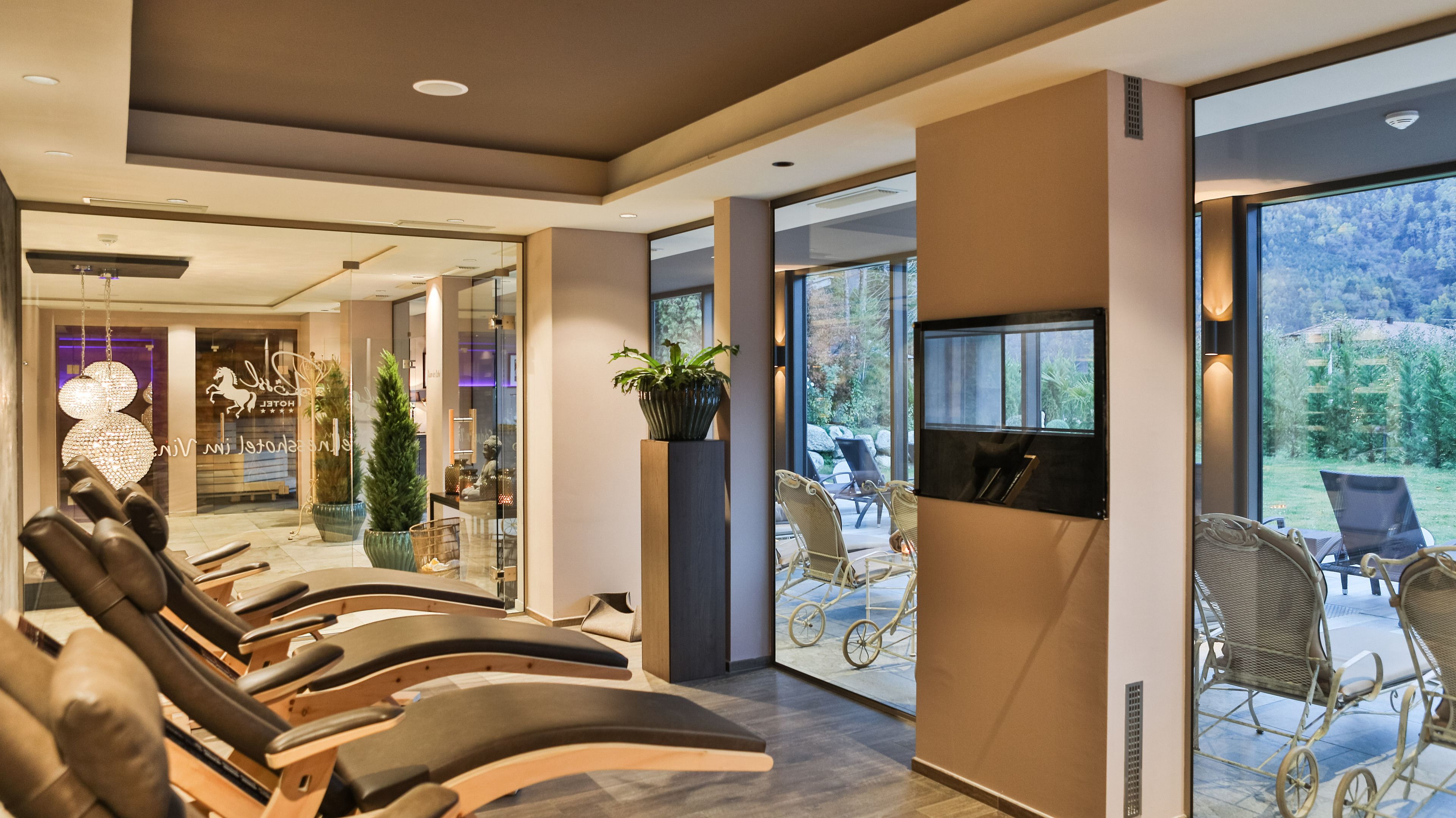 sauna, hot tub, steam room, body treatments, aromatherapy